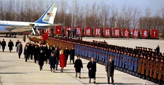 尼克松三軍儀仗隊(duì)圖片，歷史、傳統(tǒng)與榮耀的展現(xiàn)，尼克松三軍儀仗隊(duì)，歷史、傳統(tǒng)與榮耀的圖片展現(xiàn)