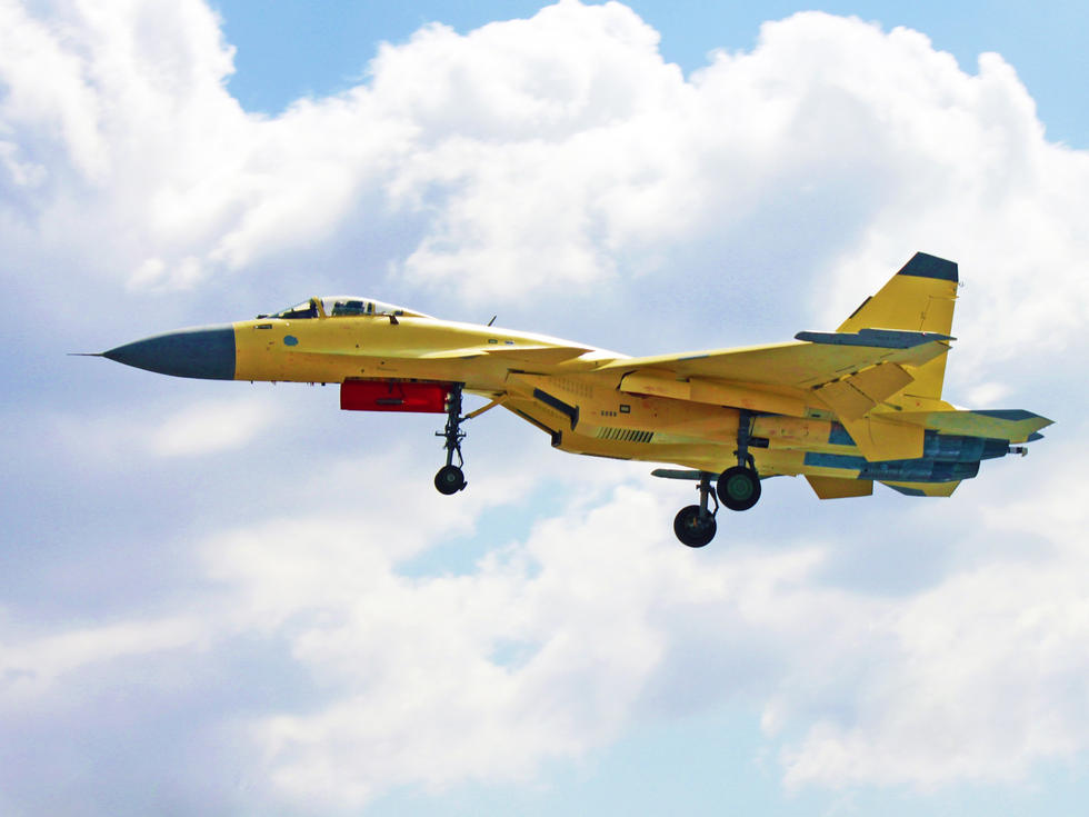 殲-15戰(zhàn)斗機外形介紹，殲-15戰(zhàn)斗機外形詳解