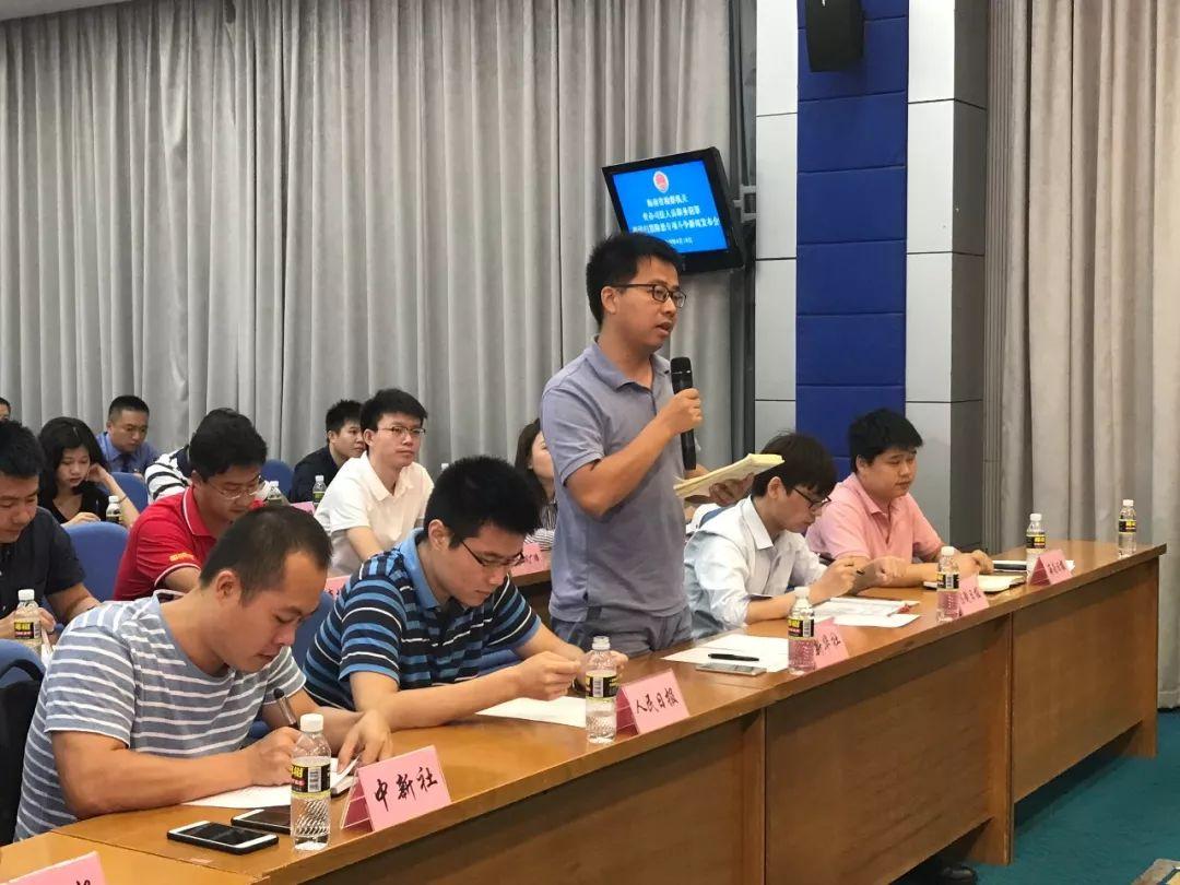 新聞發(fā)布會的功能體現(xiàn)在現(xiàn)代社會中的多重角色，新聞發(fā)布會的多重角色在現(xiàn)代社會中的體現(xiàn)