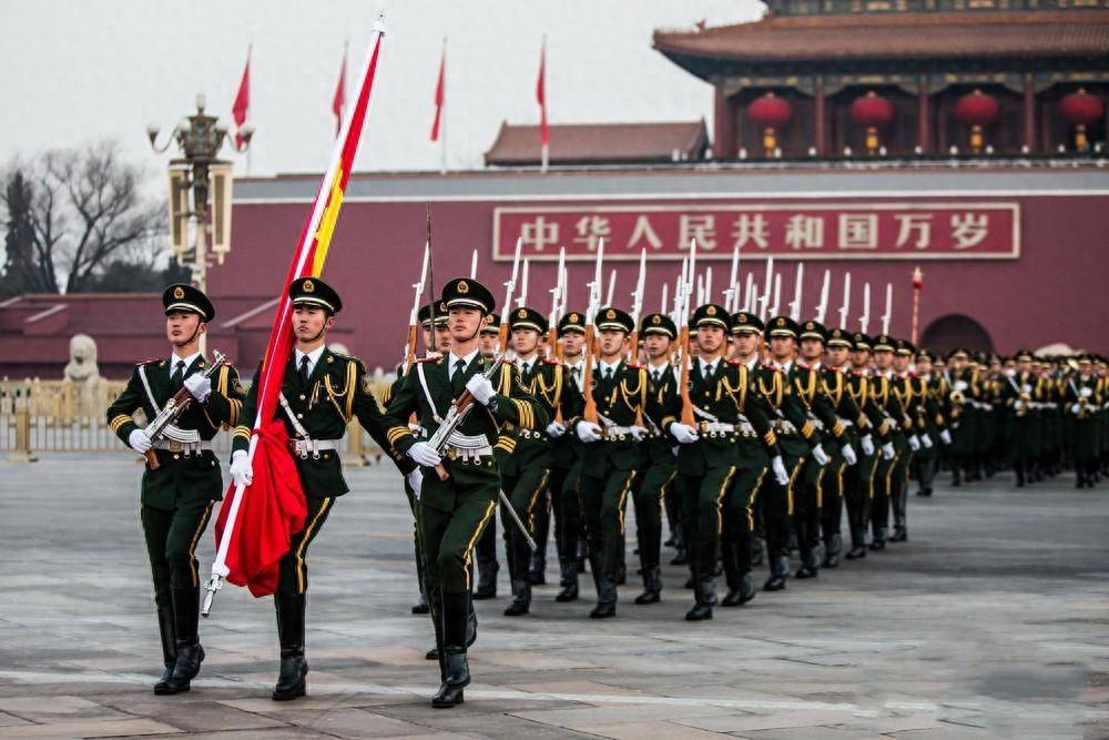 國旗護衛(wèi)隊軍銜揭秘，榮耀與責任，國旗護衛(wèi)隊軍銜背后的榮耀與責任揭秘