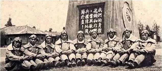 中國空軍男軍人照片，展現(xiàn)力量與榮耀的空軍風(fēng)采，中國空軍男軍人風(fēng)采，力量與榮耀的展現(xiàn)