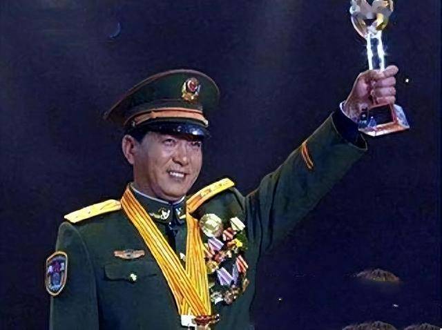 獨(dú)背將軍丁曉兵是否轉(zhuǎn)業(yè)？深度解析與探討，深度解析與探討，丁曉兵將軍是否轉(zhuǎn)業(yè)？