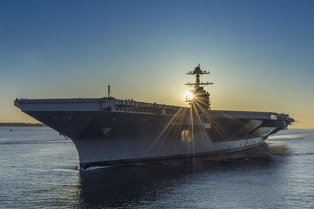 福特號(hào)航空母艦的重量，深入解析與探討，深入解析與探討，福特號(hào)航空母艦的重量揭秘