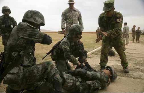 揭秘朱日和軍演背后的故事，炊事兵送飯背后的辛勤與堅韌，朱日和軍演背后的炊事兵故事，辛勤與堅韌的送飯之旅