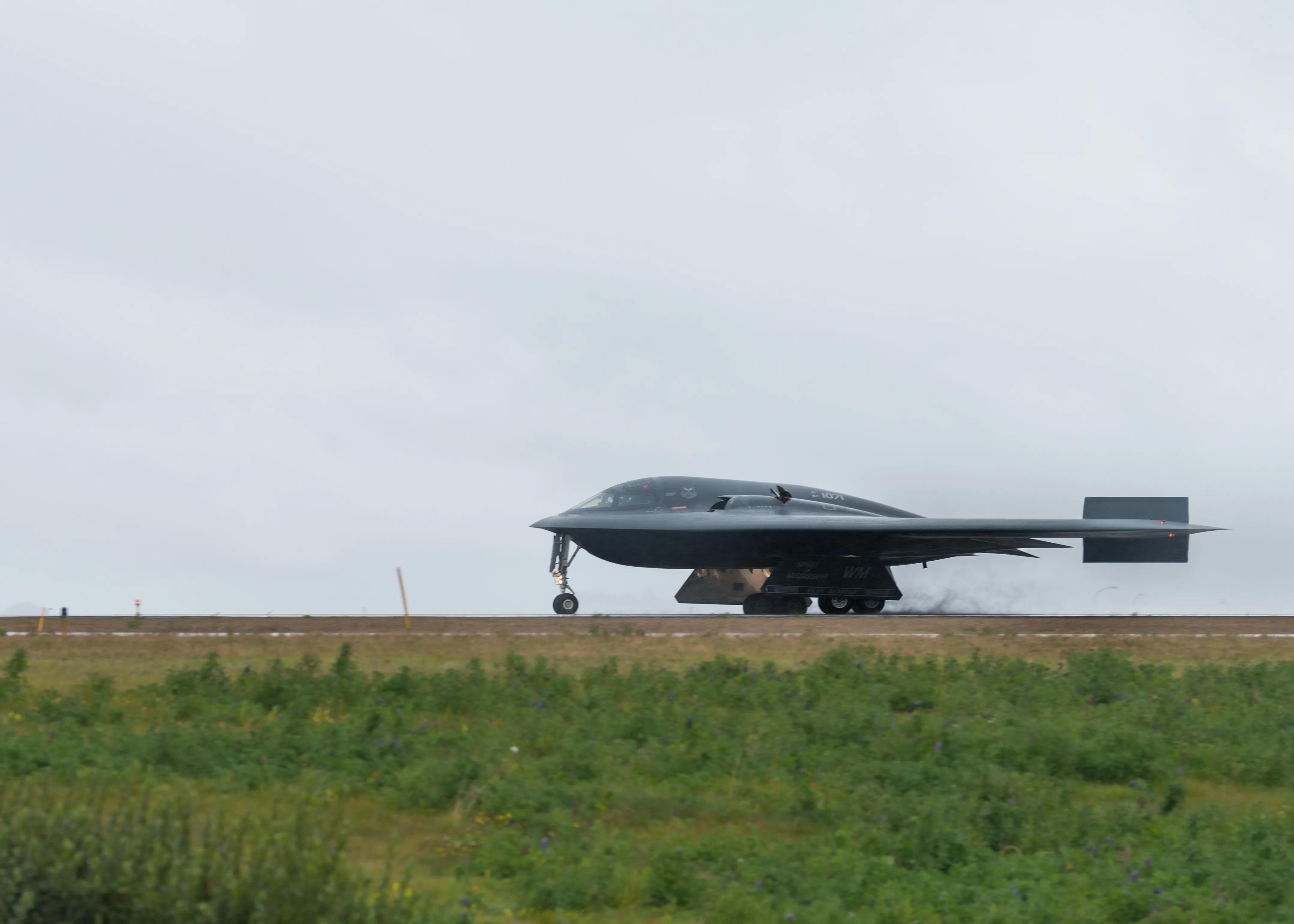 軍事直播間揭秘幽靈轟炸機(jī)，深入解析與探索，軍事直播間揭秘，幽靈轟炸機(jī)的深度解析與探索