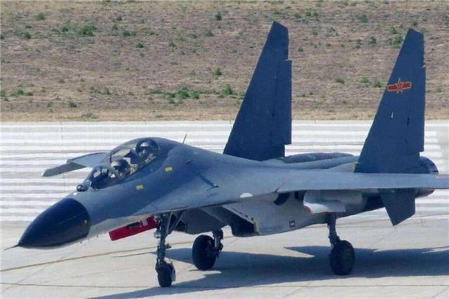 殲16戰(zhàn)斗機(jī)首飛成功的輝煌時刻，殲16戰(zhàn)斗機(jī)首飛成功的輝煌瞬間