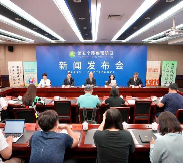 中國軍人男性同志，榮耀與擔當?shù)南笳?，中國軍人男性同志，榮耀與擔當?shù)挠篮阆笳? class=
