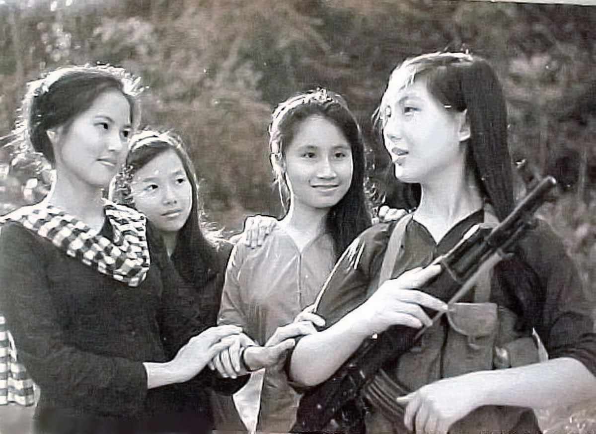 中國女兵在越南，云播中的英勇身影，中國女兵在越南云播中的英勇瞬間