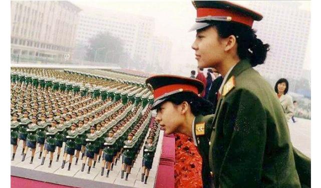 中國(guó)女兵方隊(duì)閱兵儀式，榮耀與力量的展現(xiàn)，中國(guó)女兵方隊(duì)閱兵儀式，榮耀與力量的璀璨展現(xiàn)
