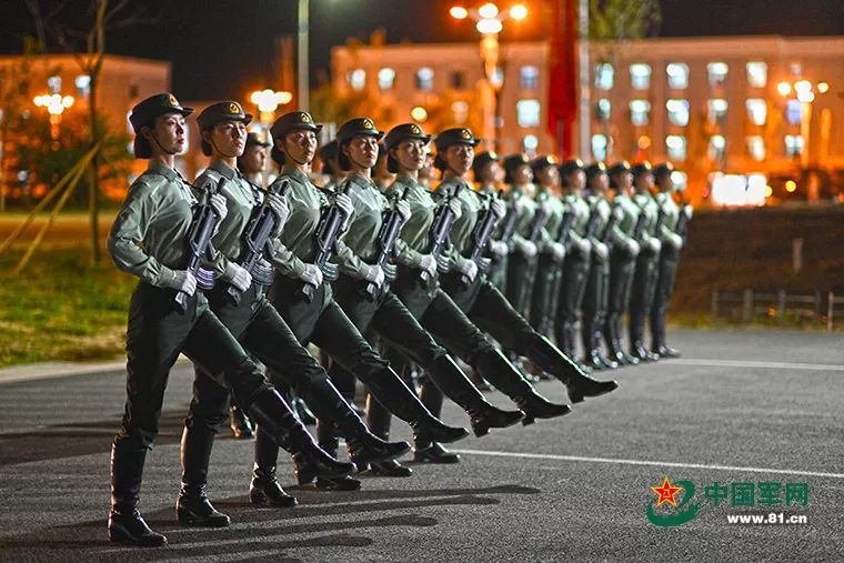 國慶閱兵方隊視頻，兩分鐘精彩瞬間回顧，國慶閱兵方隊精彩瞬間回顧，兩分鐘視頻展現(xiàn)榮耀瞬間