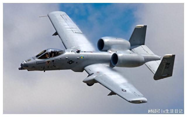 揭秘A-10攻擊機雙座設(shè)計，功能與優(yōu)勢解析，揭秘A-10攻擊機雙座設(shè)計，功能與優(yōu)勢深度解析