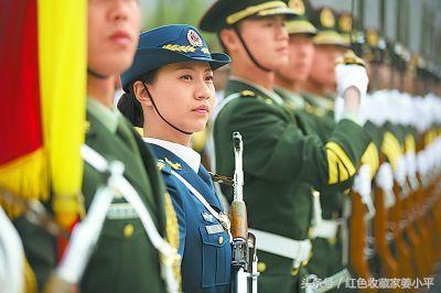 三軍儀仗隊(duì)女兵程誠圖，榮耀與擔(dān)當(dāng)?shù)南笳?，三軍儀仗隊(duì)女兵程誠圖，榮耀與擔(dān)當(dāng)?shù)牡浞? class=