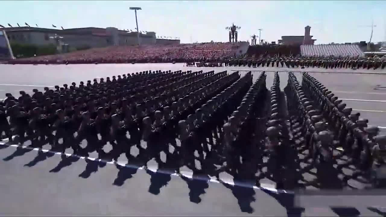 閱兵方陣走路視頻，展現(xiàn)軍威與榮耀的瞬間，閱兵方陣威武行走，瞬間展現(xiàn)軍威與榮耀