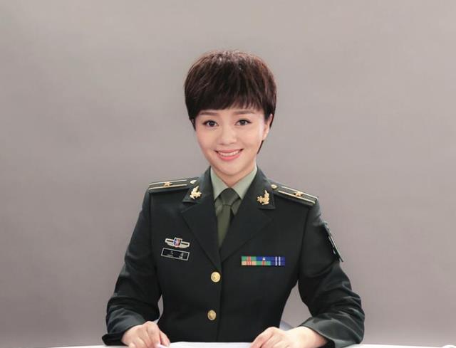 軍事欄目女主持人，閃耀在熒屏的巾幗英雄，熒屏巾幗英雄，軍事欄目女主持人風(fēng)采閃耀