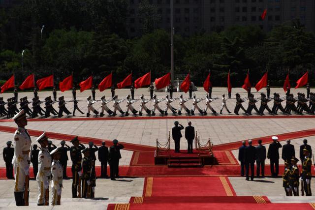 三軍儀仗隊(duì)標(biāo)兵就位，榮譽(yù)與責(zé)任的重托，三軍儀仗隊(duì)標(biāo)兵榮譽(yù)與責(zé)任的重托，光榮使命的展現(xiàn)