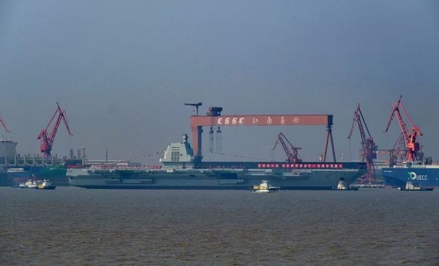 山東艦下水到海試，中國海軍新一代巨艦的崛起之路，中國海軍新一代巨艦山東艦的崛起之路，下水、海試與輝煌展露