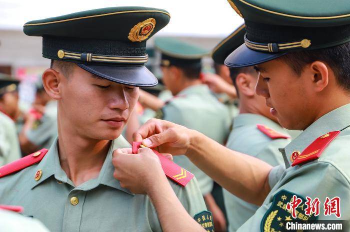 探索2020年武警服裝，時(shí)尚與功能的完美結(jié)合，探索時(shí)尚與功能兼?zhèn)涞奈渚b風(fēng)采，時(shí)尚與功能的完美結(jié)合