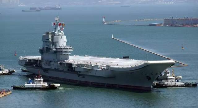 遼寧艦重型航母，中國海軍力量的璀璨明珠，中國海軍力量璀璨明珠，遼寧艦重型航母風(fēng)采展示