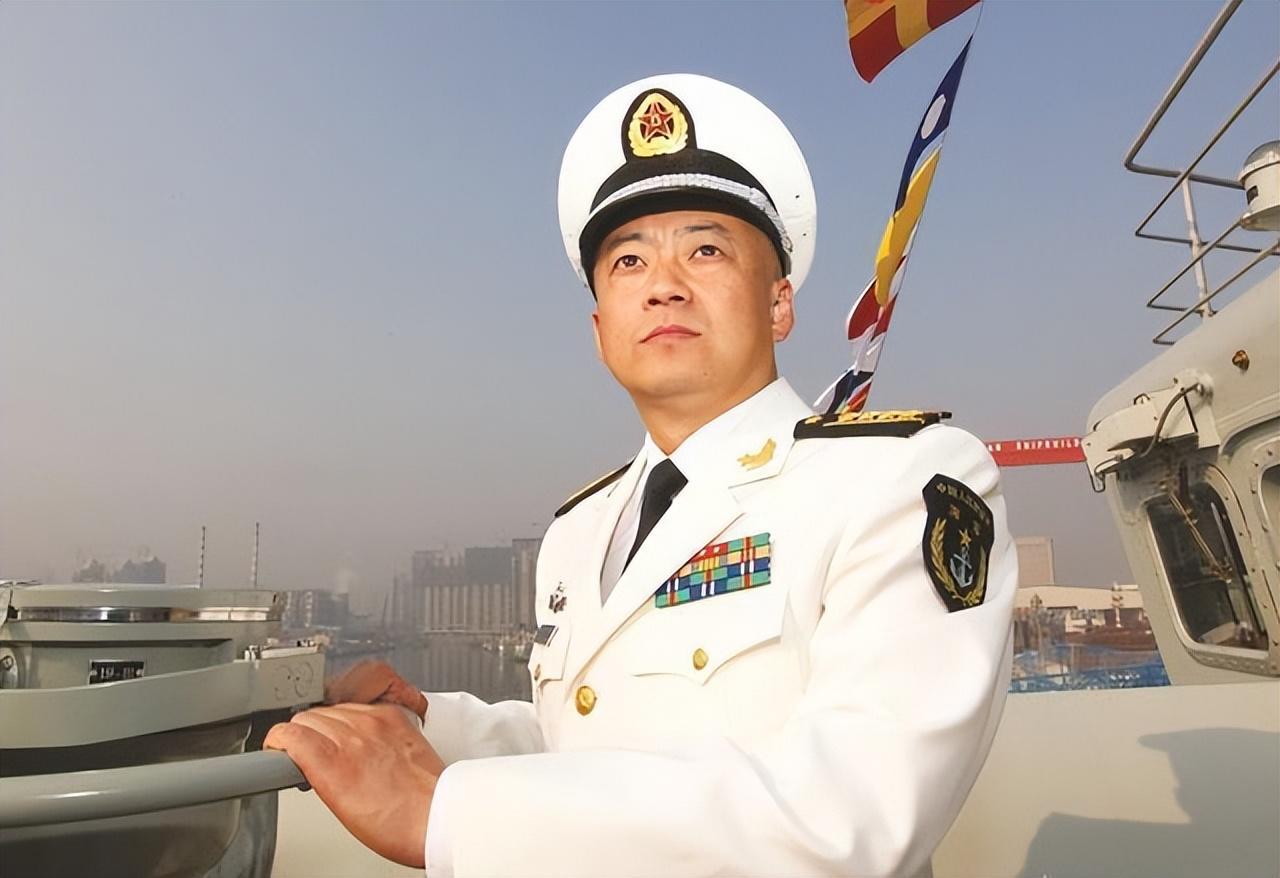 揭秘福建號(hào)航母的艦長(zhǎng)身份，誰掌舵大國(guó)重器？，揭秘福建號(hào)航母艦長(zhǎng)身份，誰掌舵大國(guó)海軍利器？