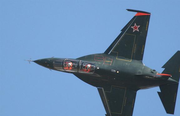 雅克130教練機