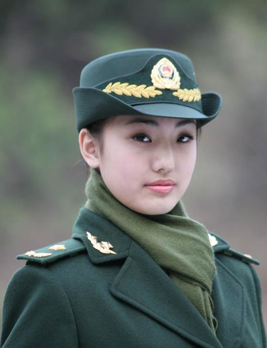 中國武警女兵的圖片，展現(xiàn)力量與榮耀，中國武警女兵，力量與榮耀的展現(xiàn)