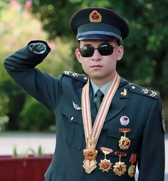 八一勛章待遇，榮譽背后的榮耀與尊崇，八一勛章背后的榮耀與尊崇，榮譽待遇一覽