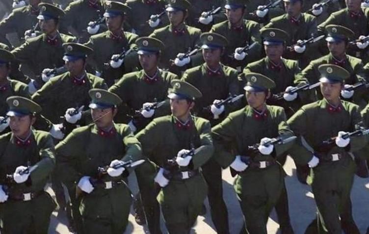 揭秘，2019年閱兵正步劈槍背后的故事，揭秘閱兵正步劈槍背后的故事，2019年閱兵背后的故事全解析