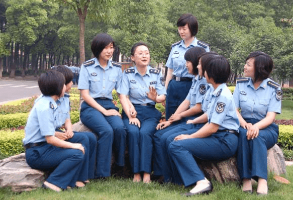 最容易考上的軍校女生，如何選擇和準(zhǔn)備軍校申請(qǐng)之路，如何選擇并成功走上軍校申請(qǐng)之路，女生最易考軍校攻略