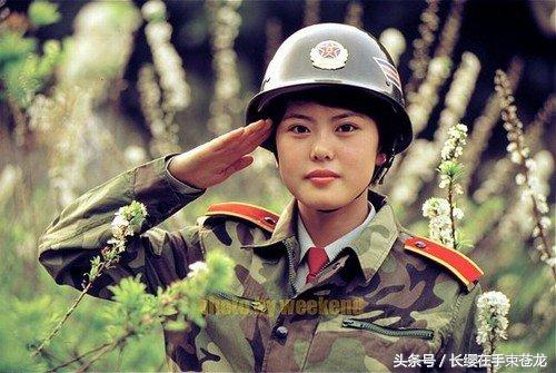 中國(guó)女兵穿的鞋，時(shí)尚與功能的完美結(jié)合，中國(guó)女兵時(shí)尚功能鞋，完美融合時(shí)尚與實(shí)戰(zhàn)需求