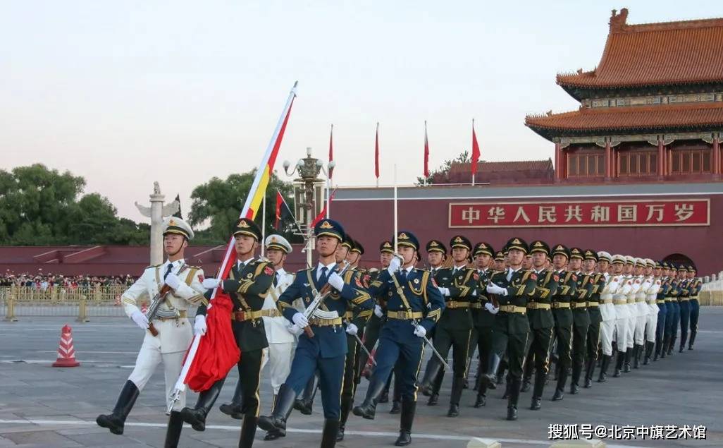 三軍儀仗隊升旗，榮耀與尊嚴的象征，三軍儀仗隊升旗，榮耀與尊嚴的展現(xiàn)