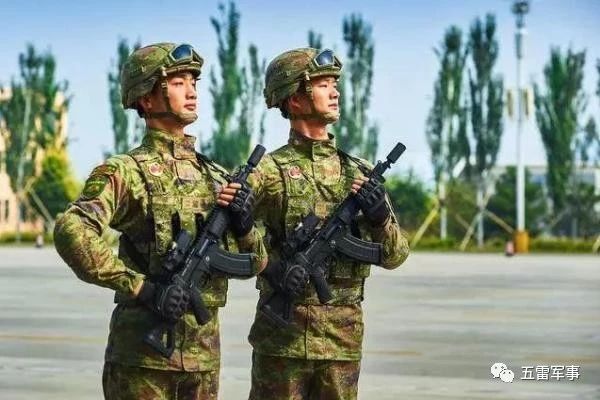 星空軍裝衣服圖片，時(shí)尚與軍事元素的完美結(jié)合，星空軍裝時(shí)尚與軍事元素的完美融合圖片展示