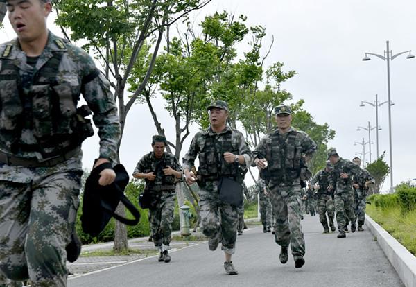 輕武器圖片和介紹，探索現(xiàn)代輕武器的多樣性與特點(diǎn)，現(xiàn)代輕武器多樣性與特點(diǎn)，圖片與介紹探索