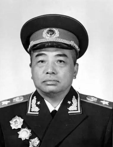中國(guó)人民志愿軍司令員兼政治委員，英勇無(wú)畏的領(lǐng)導(dǎo)者，中國(guó)人民志愿軍司令員兼政治委員，英勇無(wú)畏的領(lǐng)導(dǎo)者風(fēng)采
