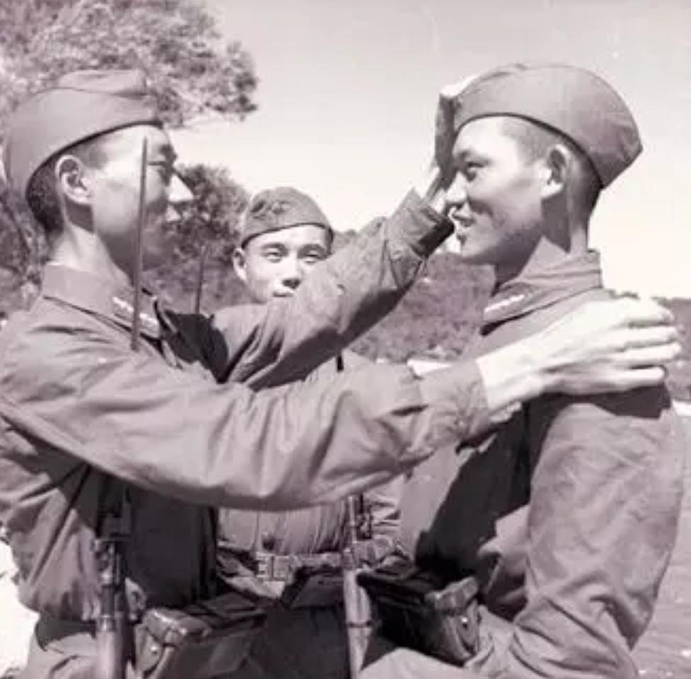 解放軍帽子手工制作，傳統(tǒng)工藝與現(xiàn)代精神的融合，解放軍帽子手工制作，傳統(tǒng)工藝與現(xiàn)代精神的完美融合