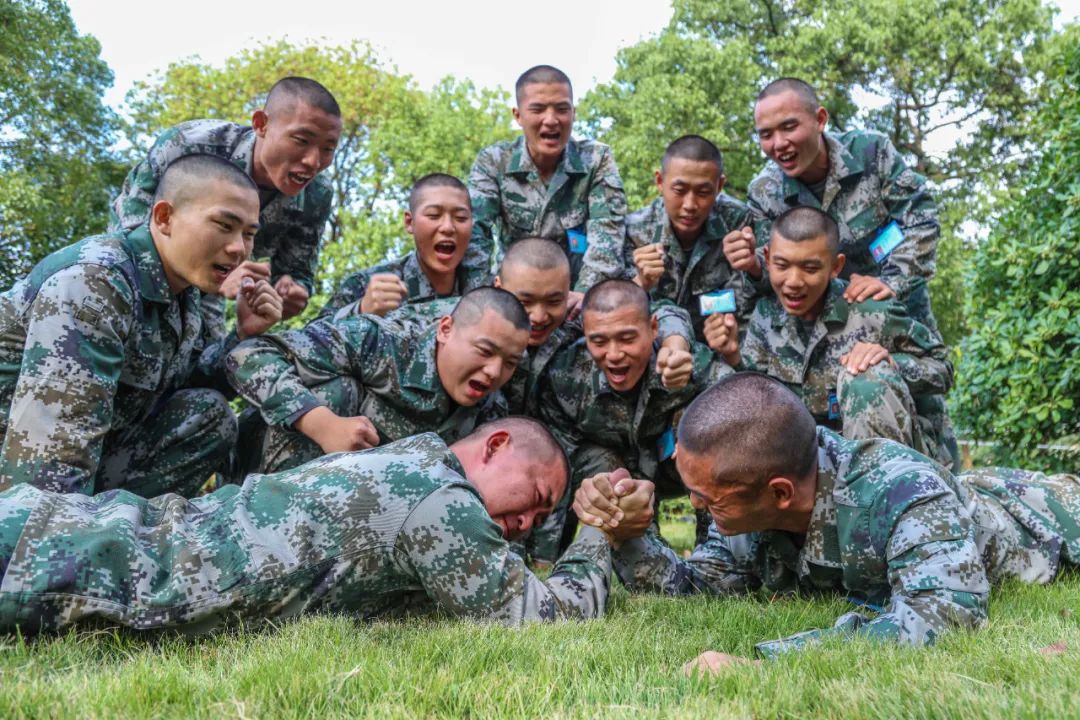 回憶新兵連的日子，青春熱血的起點(diǎn)，新兵連的青春熱血，青春起點(diǎn)的熱血回憶
