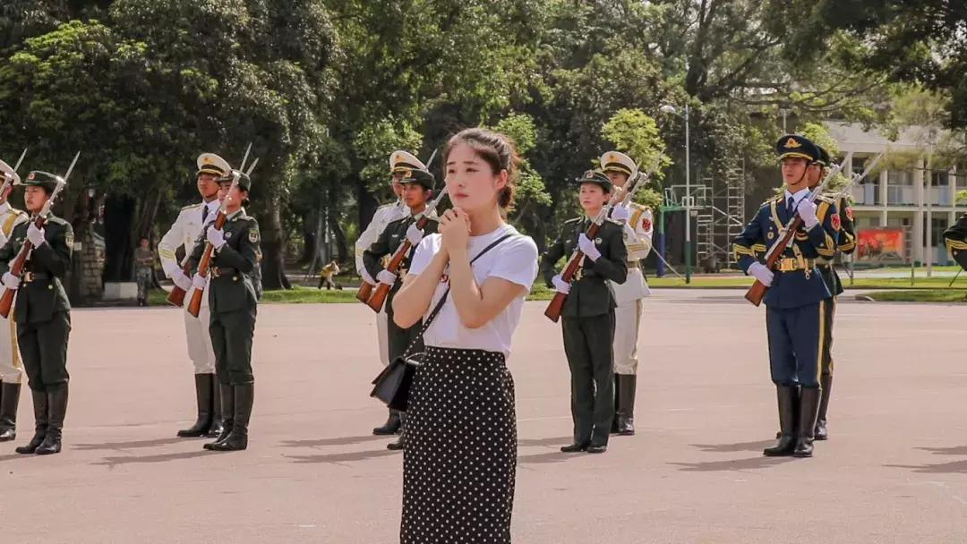 駐香港部隊(duì)儀仗隊(duì)閱兵，展現(xiàn)軍威與民族精神，駐香港部隊(duì)儀仗隊(duì)閱兵，展現(xiàn)軍威與民族精神的壯麗畫卷