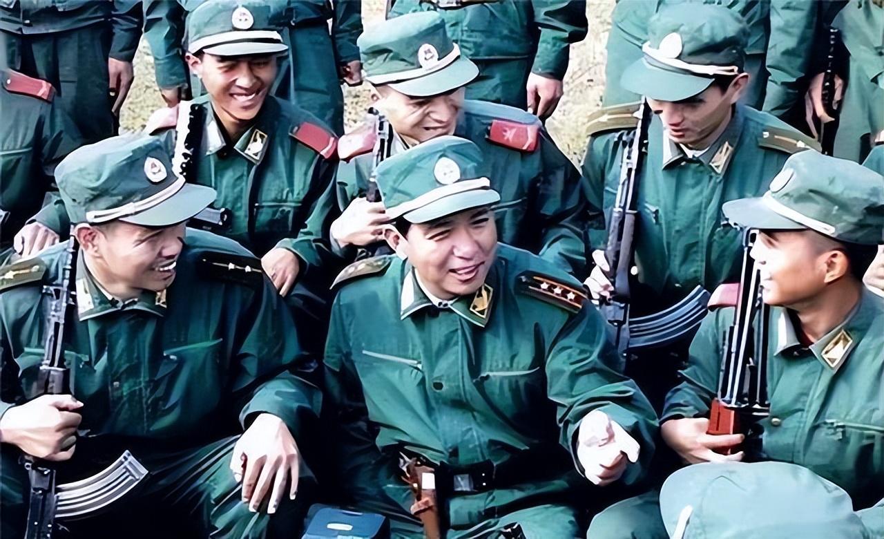 獨(dú)臂將軍丁曉兵與兒媳，勇氣、堅(jiān)韌與家庭的溫暖，獨(dú)臂將軍丁曉兵與兒媳，勇氣與家庭的溫暖之旅