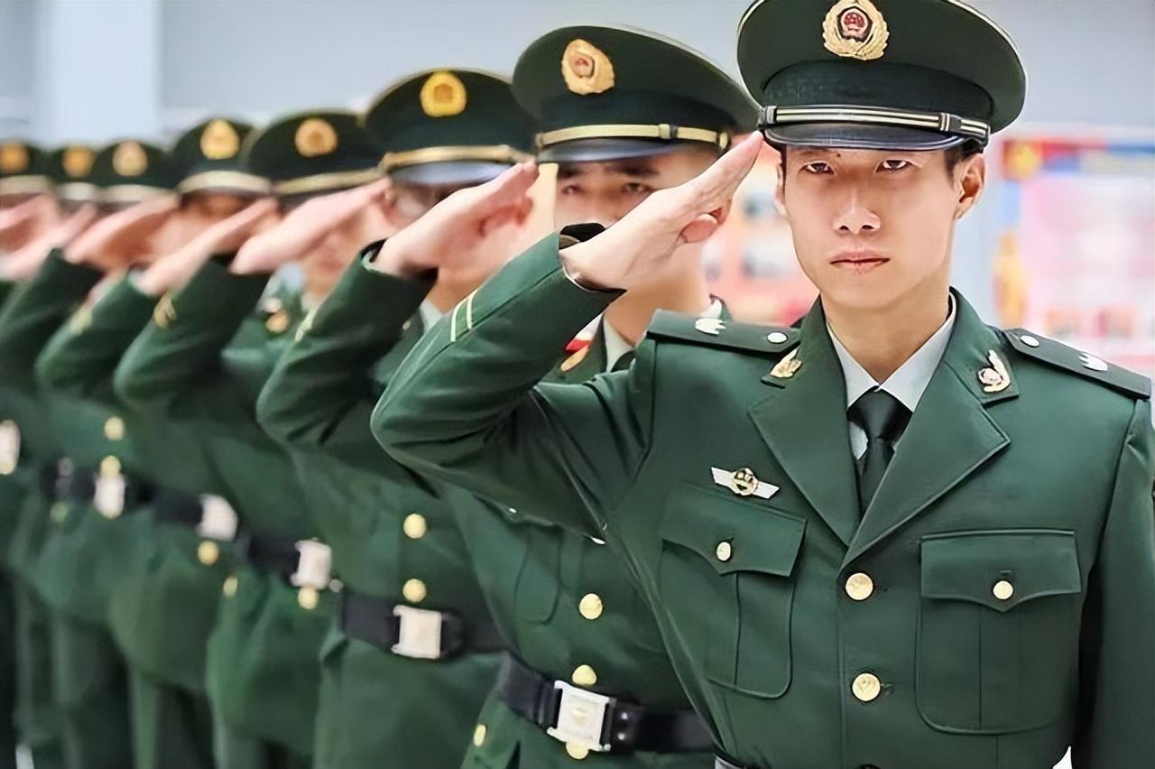中國武警衣服，歷史、特點(diǎn)與功能，中國武警制服，歷史沿革、特點(diǎn)與功能概述
