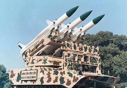 鳳凰軍機(jī)處王鼎杰視角下的中印關(guān)系深度解析，王鼎杰視角下的鳳凰軍機(jī)處，中印關(guān)系深度解析