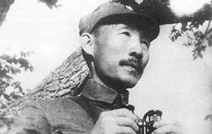 集團(tuán)軍軍長與軍長，職級(jí)對(duì)比與解析，集團(tuán)軍軍長與軍長職級(jí)對(duì)比解析