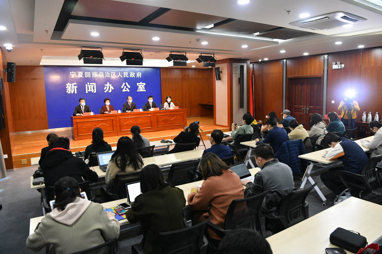 基于多重考量，新聞發(fā)布會(huì)問(wèn)題及答案的產(chǎn)品發(fā)布基礎(chǔ)，基于多重考量的產(chǎn)品發(fā)布，新聞發(fā)布會(huì)問(wèn)題與答案解析