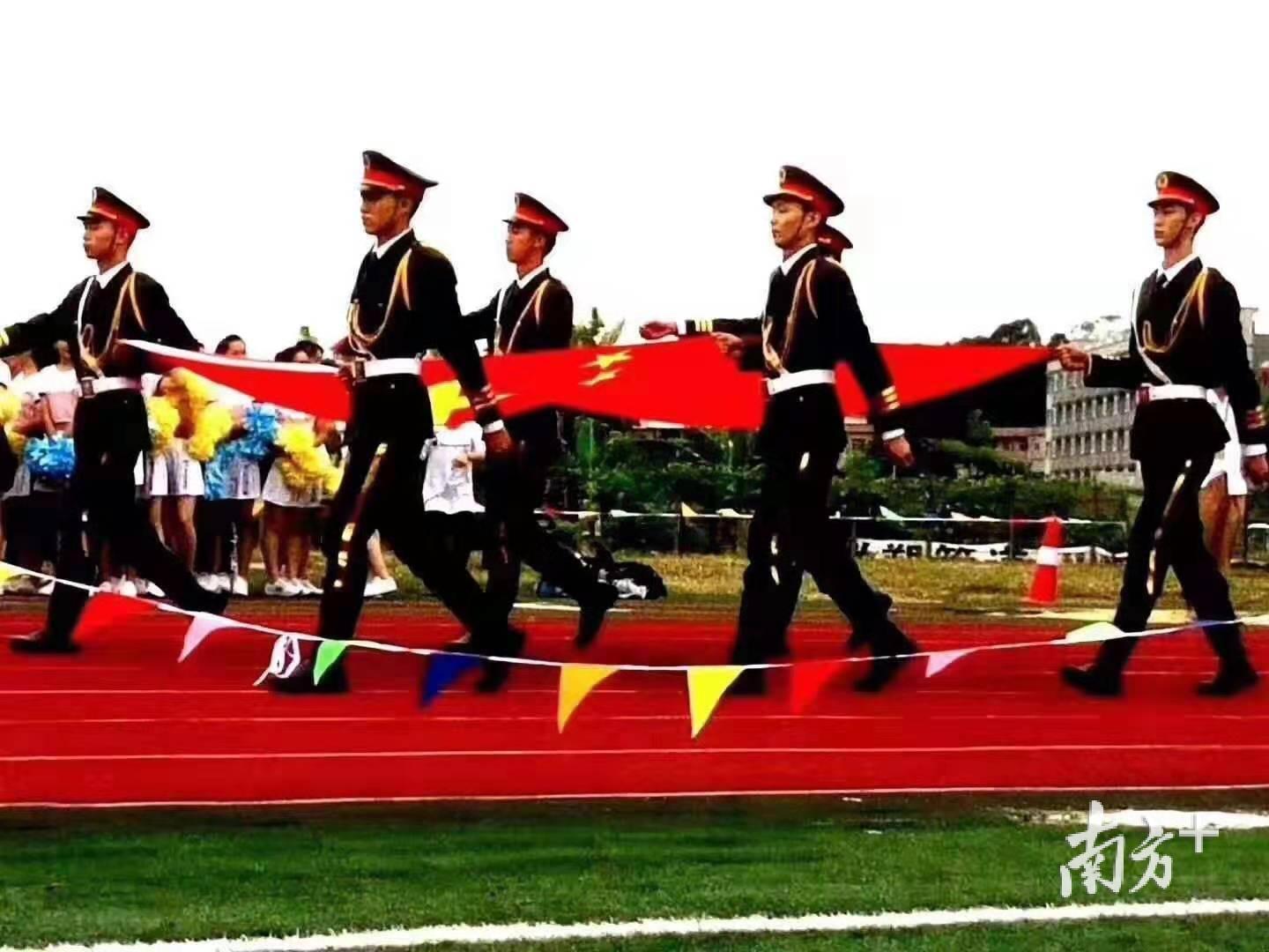三軍儀仗隊(duì)亮相，展現(xiàn)國家榮耀與力量，三軍儀仗隊(duì)盛大亮相，國家榮耀與力量的完美展現(xiàn)