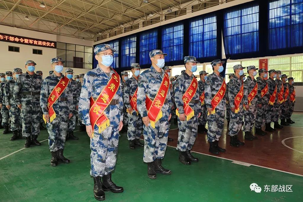火箭軍換發(fā)新軍服時間，全新形象，嶄新力量，火箭軍全新軍服亮相，展現(xiàn)嶄新力量與形象