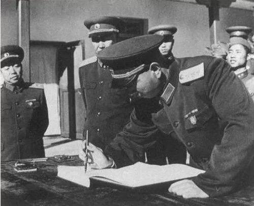 中國(guó)人民志愿軍，司令兼政治委員領(lǐng)導(dǎo)下的英勇壯舉，中國(guó)人民志愿軍，英勇壯舉展現(xiàn)司令兼政治委員的領(lǐng)導(dǎo)力量