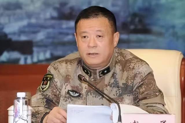大軍區(qū)副司令相當于什么級別，深度解析軍隊職務與級別，深度解析，大軍區(qū)副司令的職務與級別
