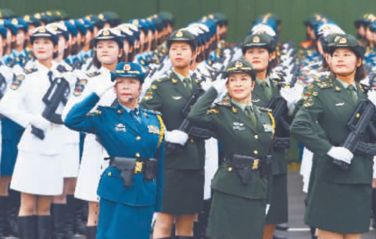 石家莊陸軍軍醫(yī)大學(xué)女兵方隊(duì)，展現(xiàn)新時(shí)代巾幗英雄風(fēng)采，石家莊陸軍軍醫(yī)大學(xué)女兵方隊(duì)，新時(shí)代巾幗英雄風(fēng)采展現(xiàn)