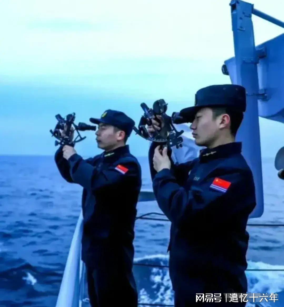 海軍21式新軍裝圖片展示及其影響，海軍21式新軍裝亮相，圖片展示及其深遠影響