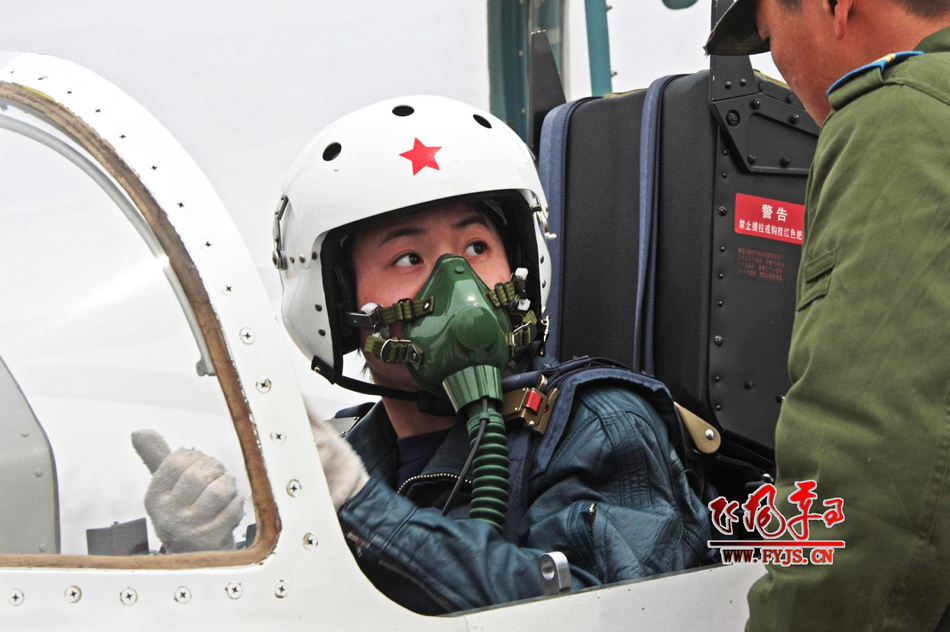 中國空軍戰(zhàn)斗機(jī)飛行員，英勇無畏，風(fēng)采卓越，中國空軍戰(zhàn)斗機(jī)飛行員，英勇無畏，卓越風(fēng)采展雄姿