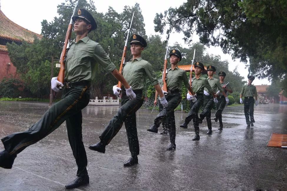 國旗護(hù)衛(wèi)隊的好處，傳承榮譽(yù)與責(zé)任，國旗護(hù)衛(wèi)隊，傳承榮譽(yù)與責(zé)任，鑄就時代榮光