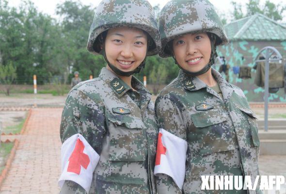 中國女兵風(fēng)采，英勇無畏，獨具魅力，中國女兵，英勇魅力，獨特風(fēng)采